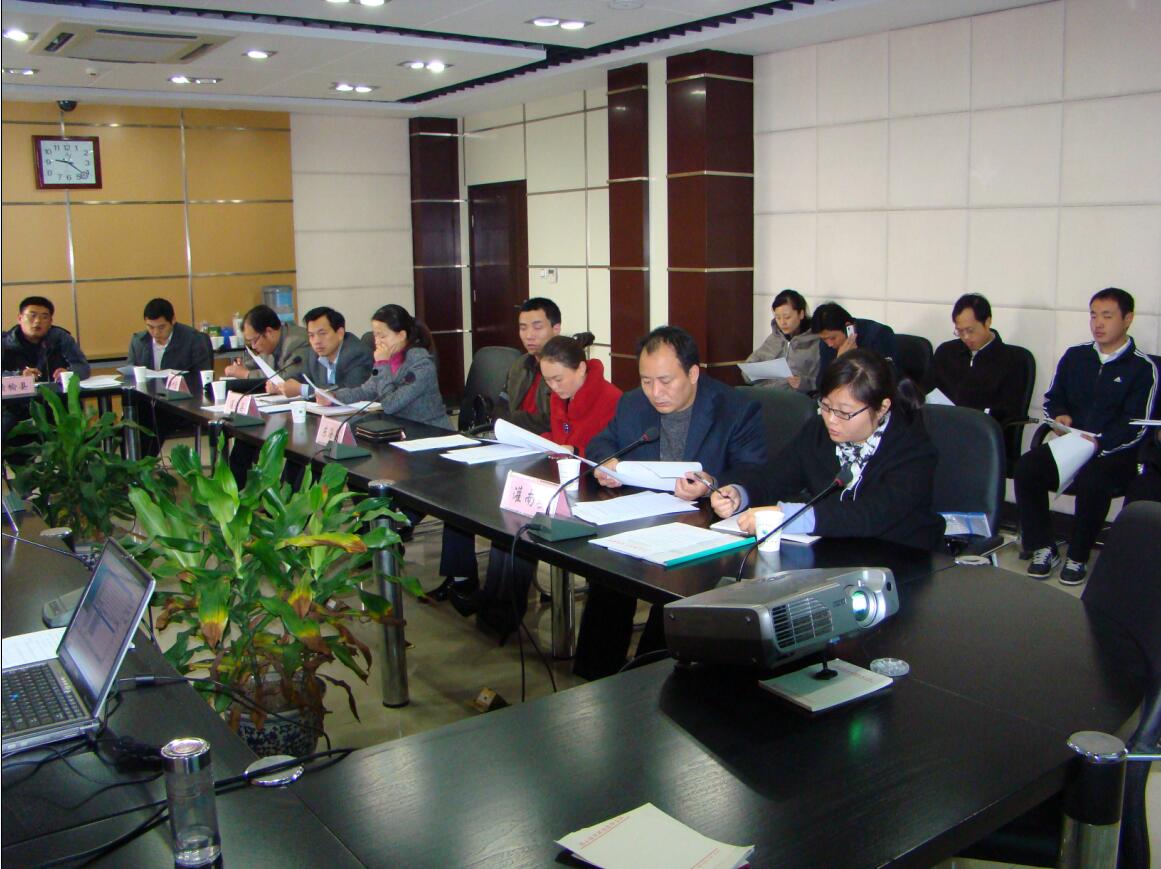 市环境监察局召开全市排污申报核定与排污费征收报表汇审工作会议2-1.JPG