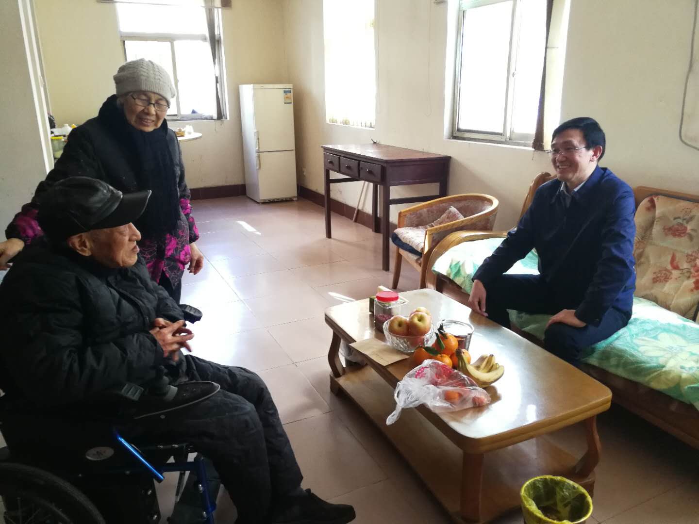市环保局党组书记、局长韩尚富春节前走访慰问离退休老干部.jpg